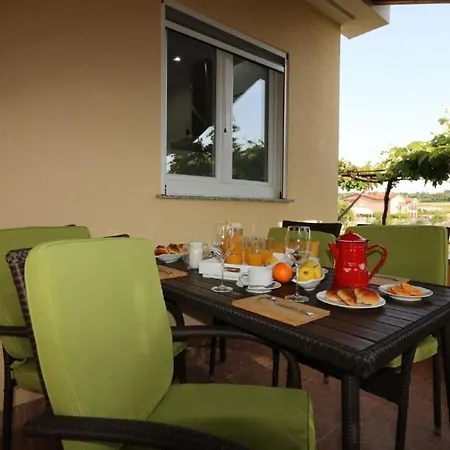 Mit Pool Und Garten In Tatil Evi